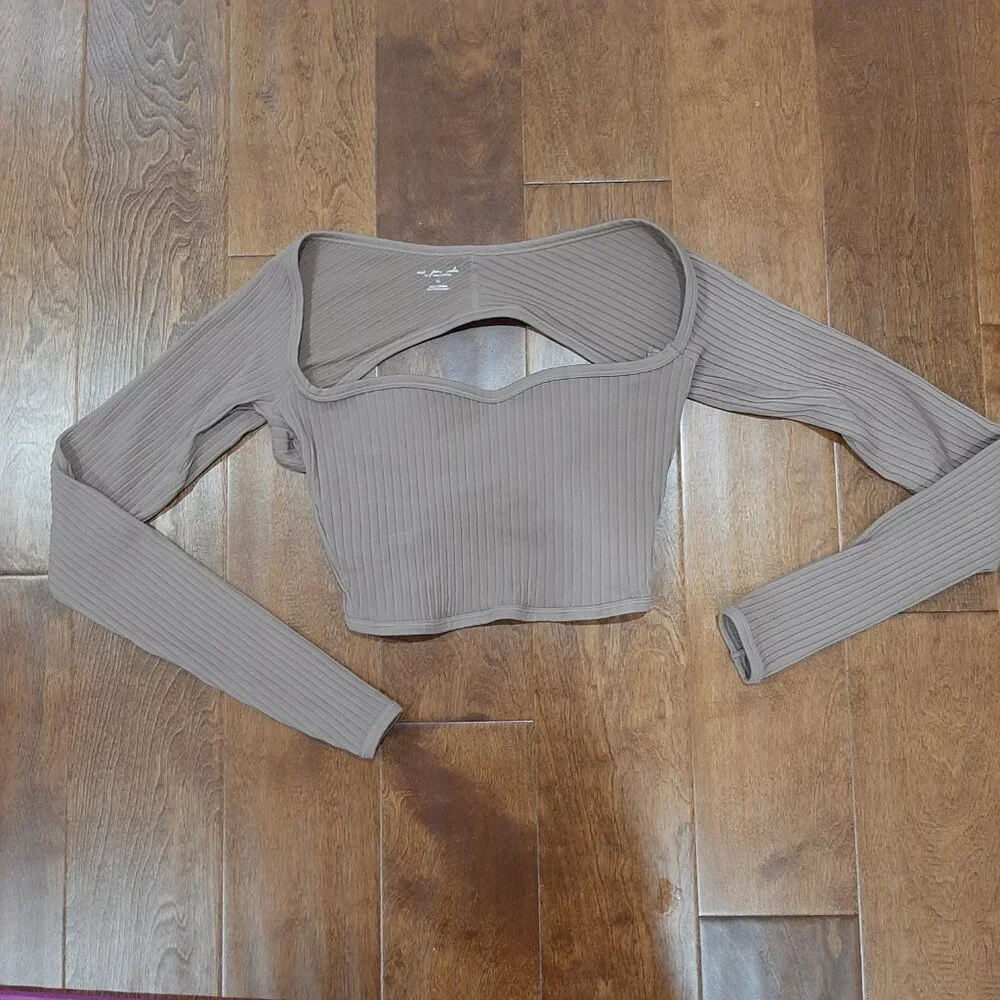 Balletcore couture minimalist Urban Outfitters ribbed cut out back crop top - Picture 7 of 9
